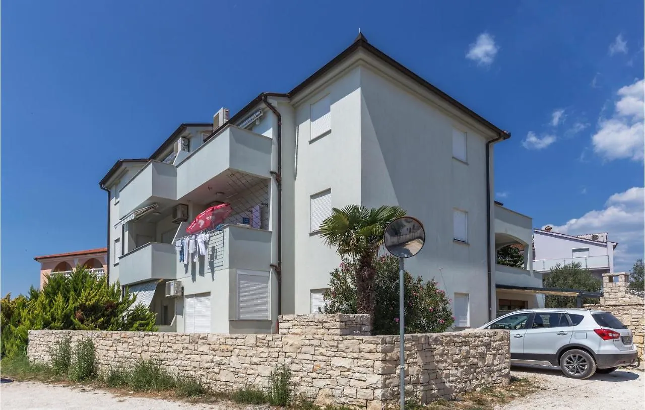 Gorgeous Apartment In Medulin With Wifi 0*,