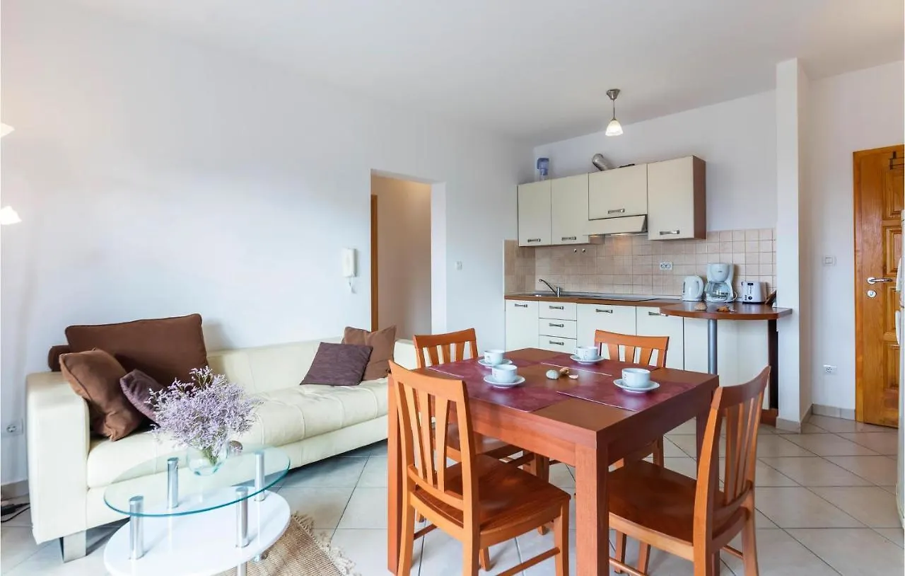 Gorgeous Apartment In Medulin With Wifi