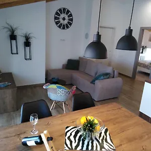 Ellmar Apartment